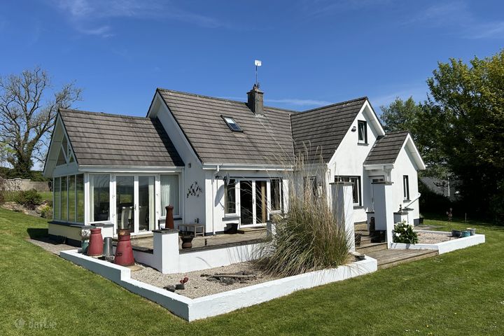 Farranhill House, Inchamore, Ballina, Co. Tipperary, V94P8H7