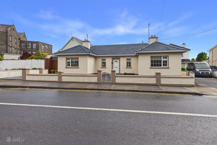 1 Lake Road, Loughrea, Co. Galway, H62RC44