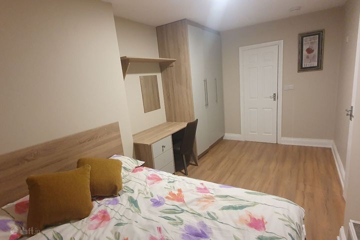Single En-suite Bedroom, Utility Bills Included, Wilton, Co. Cork