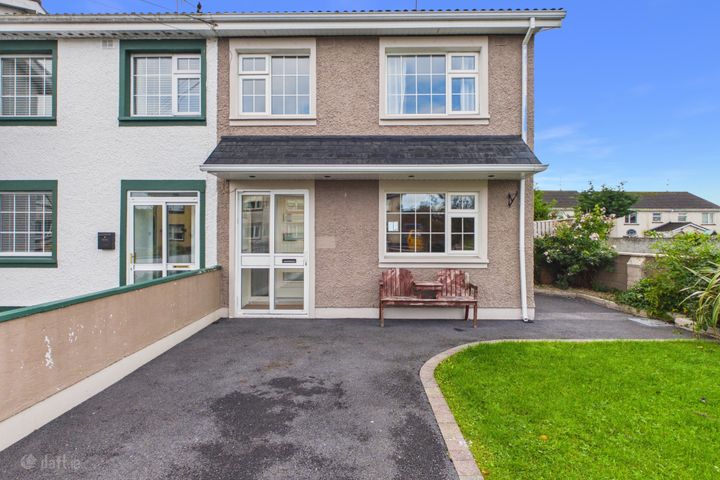 13 St. Laurence's Fields, Loughrea, Co. Galway, H62 YP20