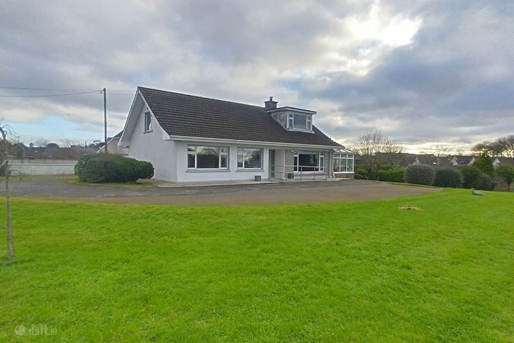 Hilltop, Castleredmond, Midleton, Co. Cork, P25A520