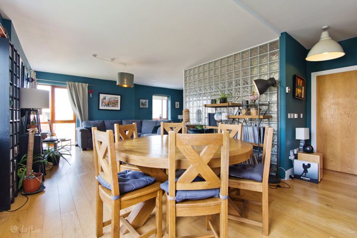 2J Belarmine Drive, Stepaside, Dublin 18, D18TX27