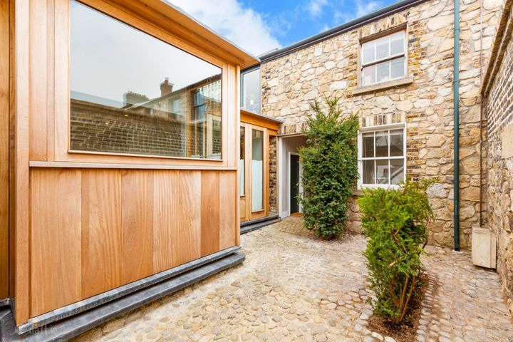 29A Raglan Lane
Ballsbridge
Dublin 4