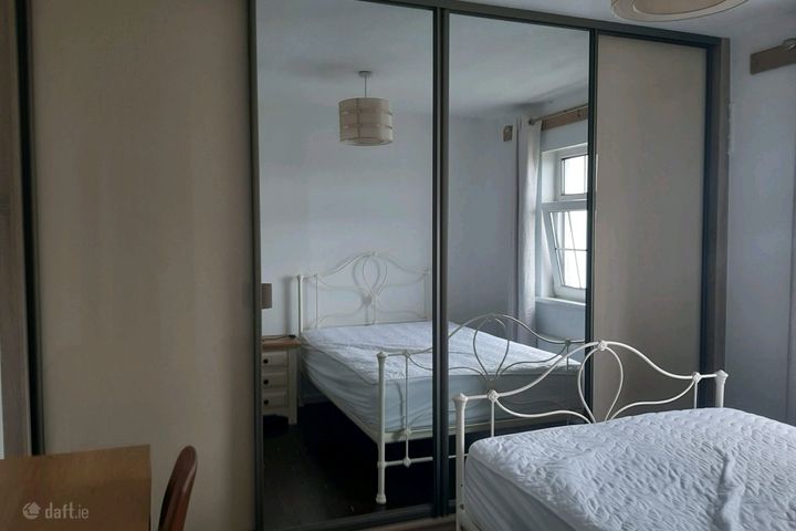 Monday to Friday Let Mount Eden Rise Blarney Street Cork City , Sunday's Well, Co. Cork
