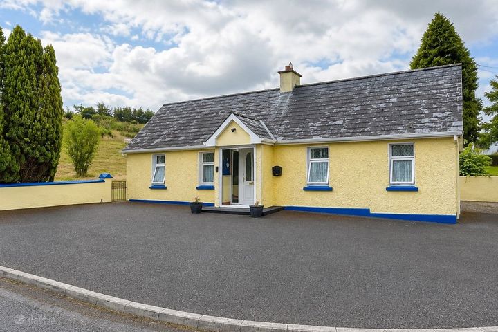 Lough Bo Crossroads, Riverstown, Co. Sligo, F52XF79