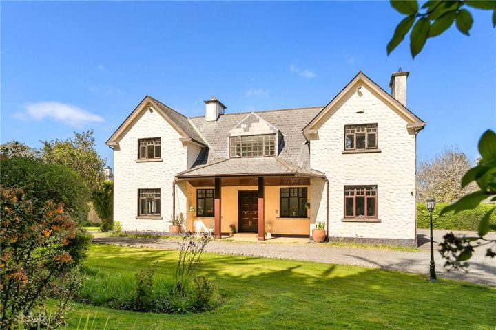 Glenhest, Glenamuck Road South, Dublin 18, D18N2Y5