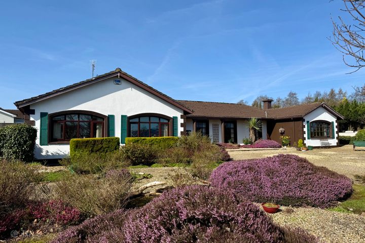 Carrowncurry, Pontoon Road, Castlebar, Co. Mayo, F23XY81