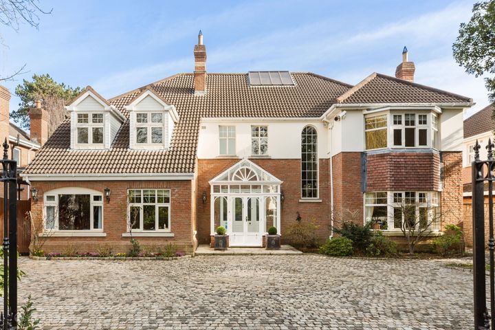 2 Brighton Hall, Brighton Rd, Foxrock Dublin 18, Dublin 18, Dublin