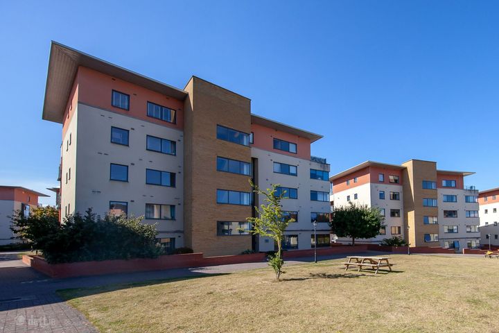 125 The Oval, Tullyvale, Cabinteely Dublin 18, Dublin 18, Dublin