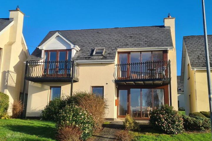 2 The Waterfront, Dromod, Carrick-on-Shannon, Co. Leitrim, N41YW31