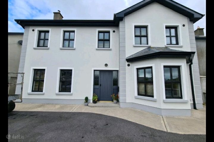33 Woodview Court Ardsallagh Roscommon Town., Roscommon Town, Co. Roscommon