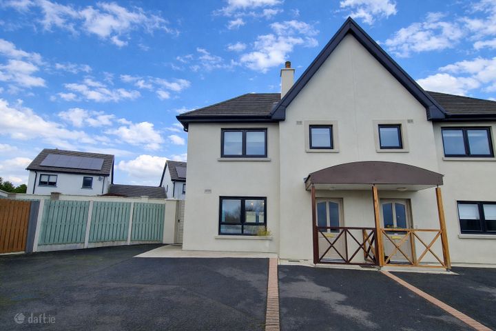14 Hillview, Clarecastle, Ennis, Co Clare, V95H7P3
