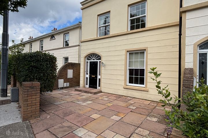 8 The Meadows, Meadow Close, Blackrock, Co. Dublin