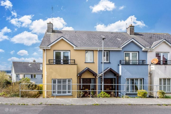 12 An Srúthan, Cross Street, Loughrea, Co. Galway