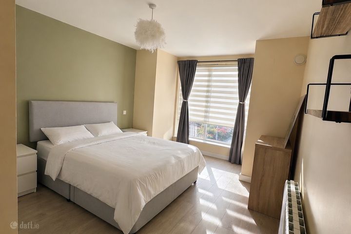 Phelan Avenue, Royal Canal Park, Dublin 15