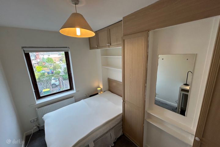 Saint John's, Dublin 4. €1,250 per month including bills, Sandymount, Co. Dublin