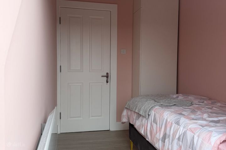 FEMALE ONLY Ballycummin Village,Raheen,Limerick, Ballycummin, Co. Limerick