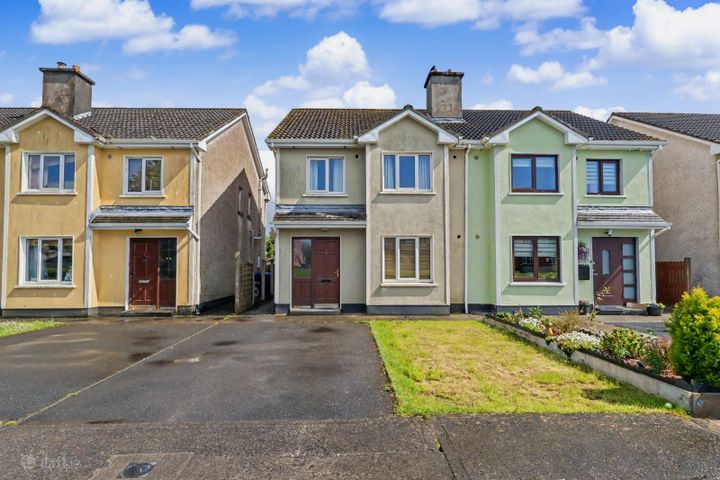 6 Woodside Park, Ballaghaderreen, Co. Roscommon, F45K726