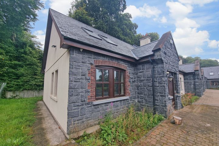 4 Lakeside, Mount Falcon Estate, Ballina, Co. Mayo, F26HV0T