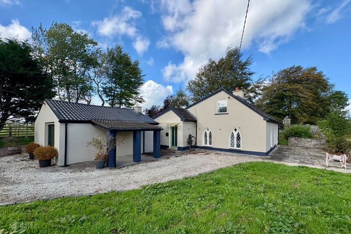 Lisbride Lodge, Carrowroe, Ballymurray, Co. Roscommon