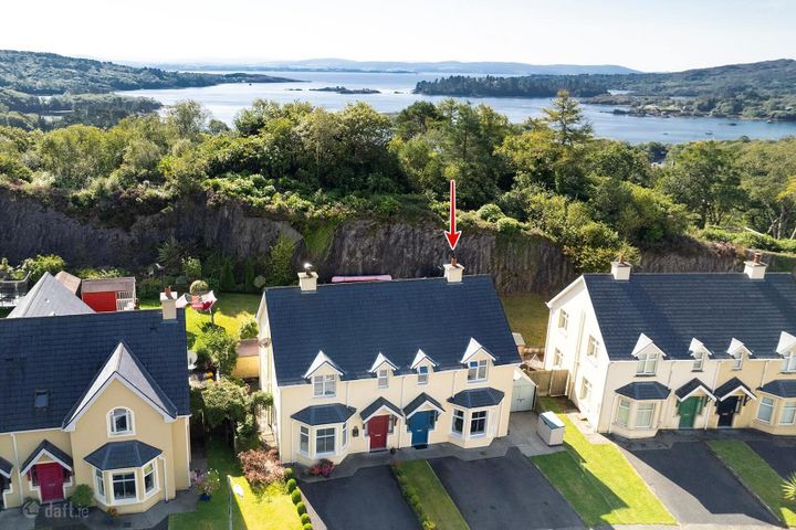 9 Reenmeen Woods, Glengarriff, Co. Cork, P75YR12