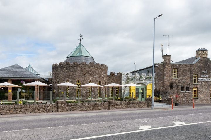 The Auld Triangle, Macroom, Co. Cork, P12AX81