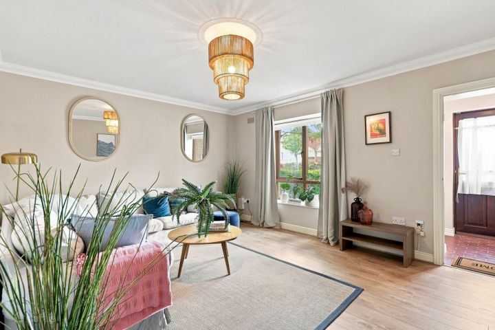 29 The Crescent, Larch Hill, Santry, Dublin 17, D17NA69