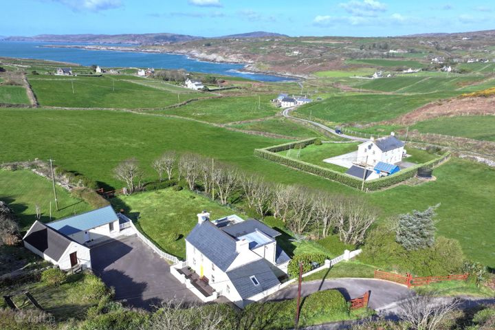 Gortacrossig, Castletownshend, Co. Cork, P81N254