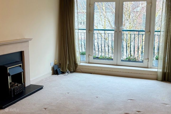 Apartment 14, Oak Glade Court, Blessington Road, W91 HP71, Naas, Co. Kildare