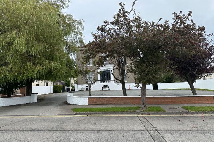Lynwood House, Ballinteer Road, Dundrum, Dublin 14