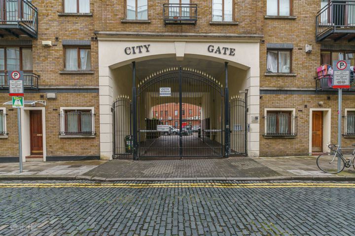 32 City Gate, St. Augustine`s Street, Dublin  8, Co. Dublin