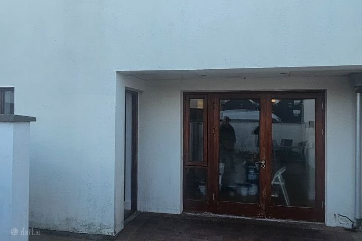 2 The Mews, Crescent Place, Dublin 3