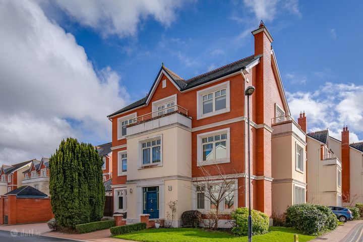 18 College Square, Wainsfort Manor Drive, Terenure, Dublin