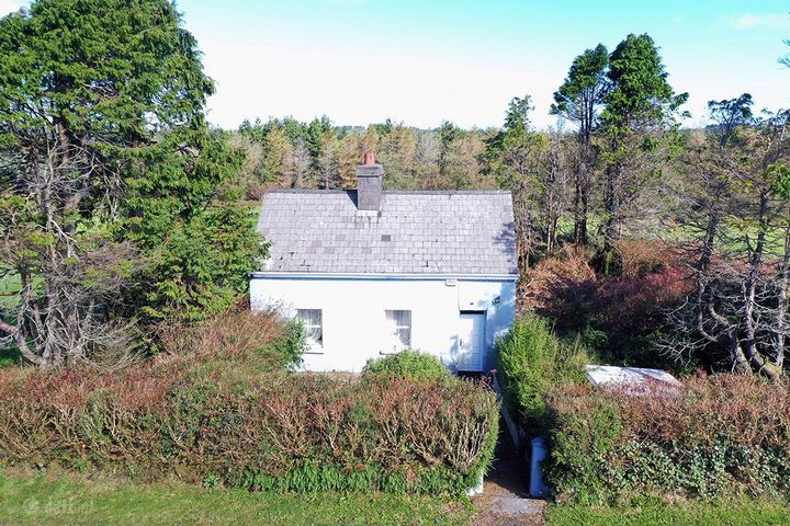 Moneygave East, Enniskeane, Co. Cork, P47RR59