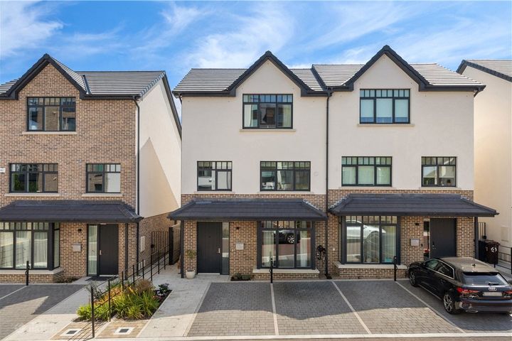 12 Woodward Chase, Glencairn Gate, Leopardstown, Dublin 18, D18XP3X
