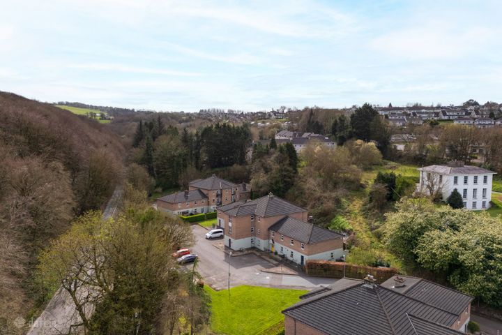 17 Woodville, Rochestown, Co. Cork, T12X382