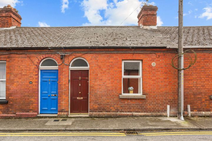 25 Saint Benedict's Gardens, Phibsborough, Dublin 7, D07XW35