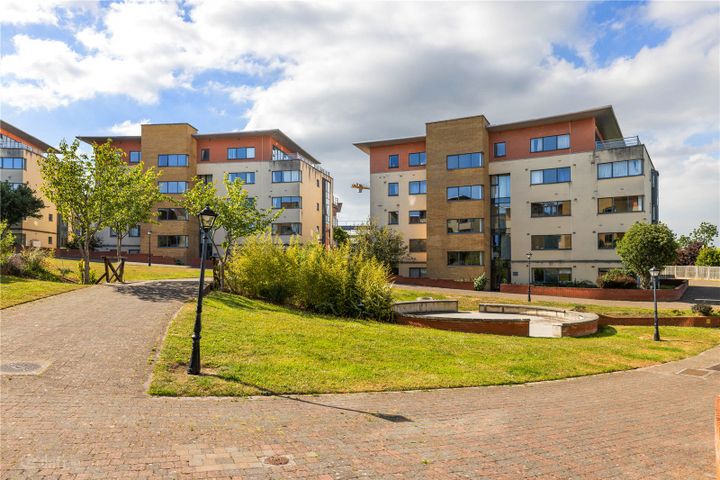 94 The Oval, Tullyvale, Dublin 18