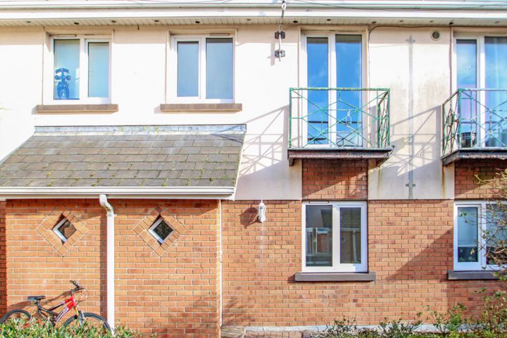 Townhouse 16, Eyre Square Centre, Galway City Centre, H91A2N4