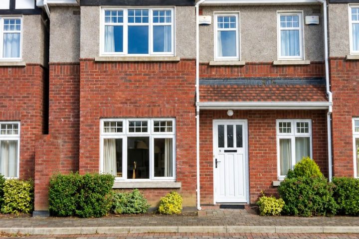 9 Castle Lawn, Kilgobbin Wood, Leopardstown, Dublin 18, Co. Dublin