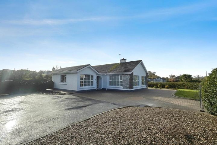 11 Woodlawn, Lahinch Road, Ennis, Co. Clare, Ennis, Co. Clare, V95V5N0