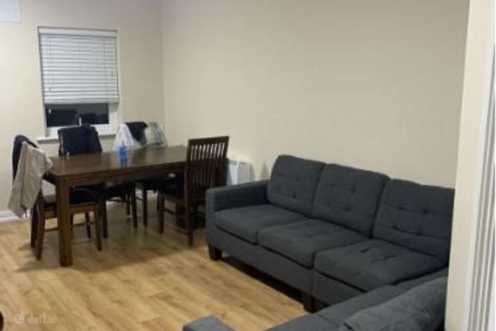 37 Bowlane West, Dublin 8