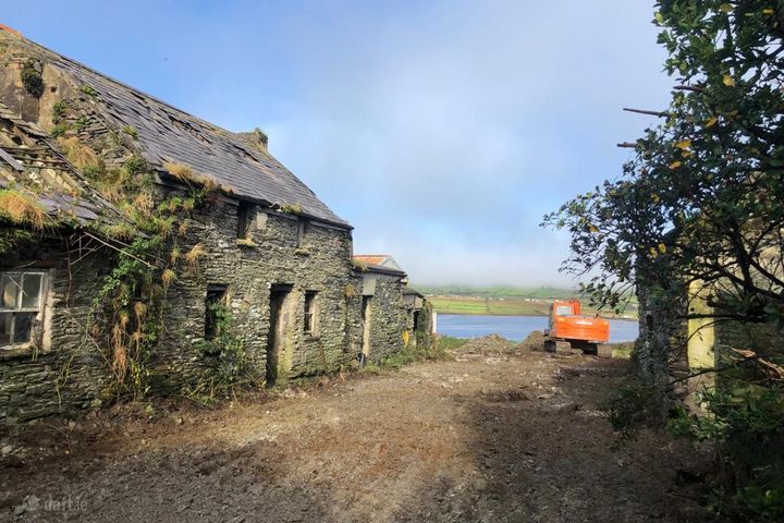 Ref 1120 - Old Farmhouse with Full P.P., Gortreagh, Portmagee, Co. Kerry