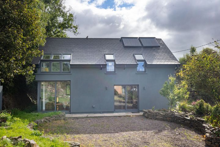 Bluebell Cottage, Middle Road, Whitegate, Whitegate, Co. Cork, P25H638