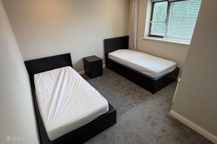 Larch Wood, Woodlawn Avenue, Dublin 9, Kilmore, Dublin 17