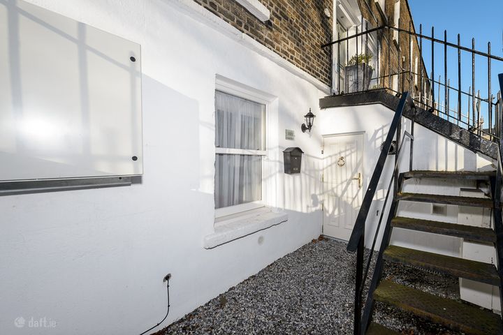 10B Pearse Square, Dublin 2