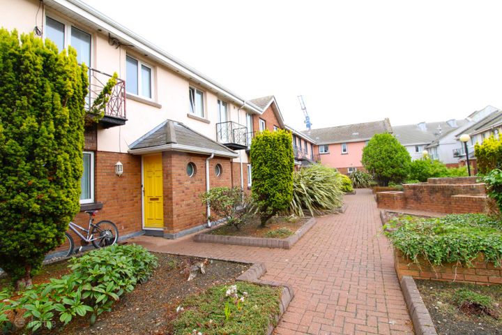 9 Eyre Sq Centre, Eyre Sq, Galway, Galway