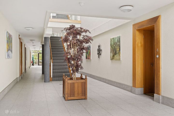 Apartment 6, Sefton Hall, Foxrock, Dublin 18, D18DY94 - Photo 2