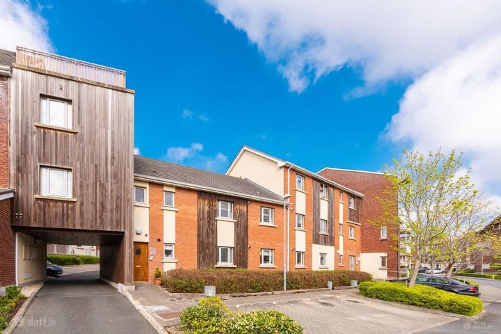 15 Cluain Shee, Aiken's Village, Stepaside, Dublin 18