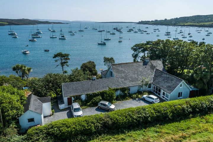 1 Standing Stone Apartments, Cooradarrigan, Schull, Skibbereen, Co. Cork